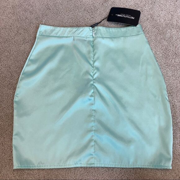 Pretty Little Thing Mint Green Satin High Waist Mini Skirt Sz 6 NWT - Picture 4 of 10